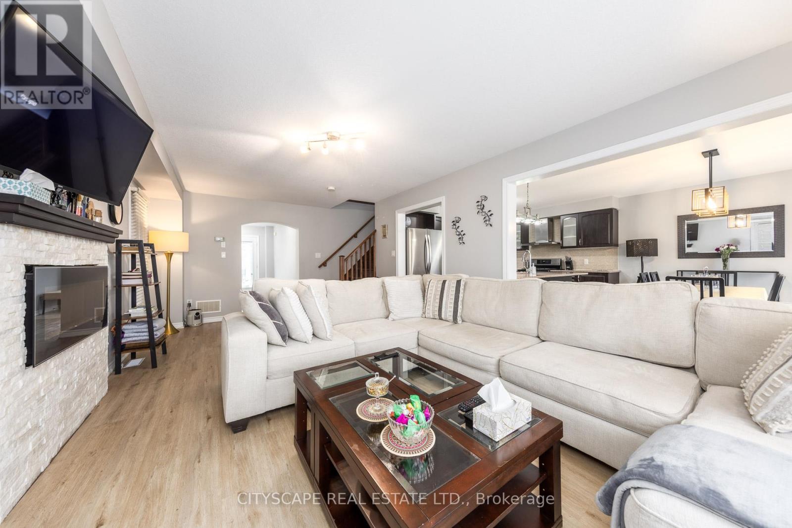 121 Crafter Crescent, Hamilton, Ontario  L8J 0H8 - Photo 9 - X12941810