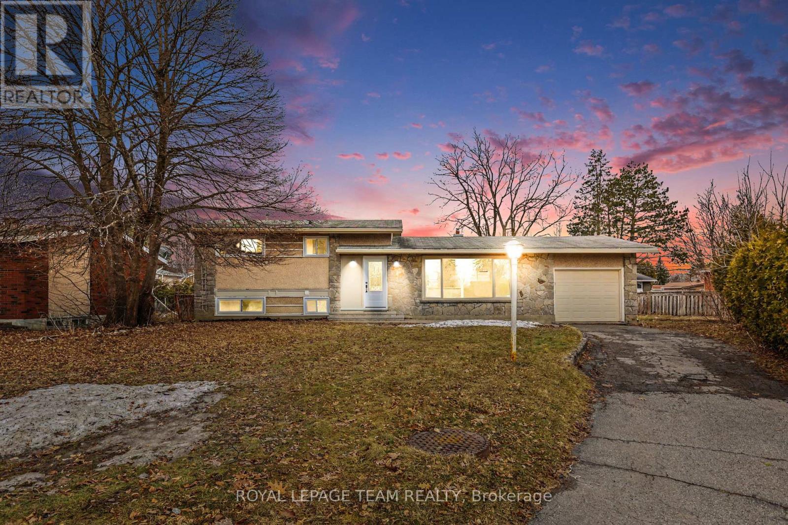 9 GREENWICH AVENUE, Ottawa, Ontario