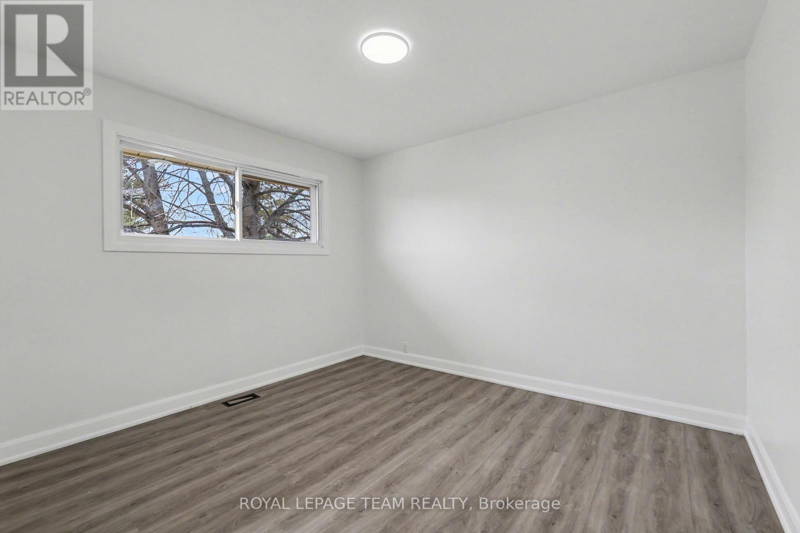 9 Greenwich Avenue, Ottawa, Ontario  K2E 5E7 - Photo 13 - X12959380