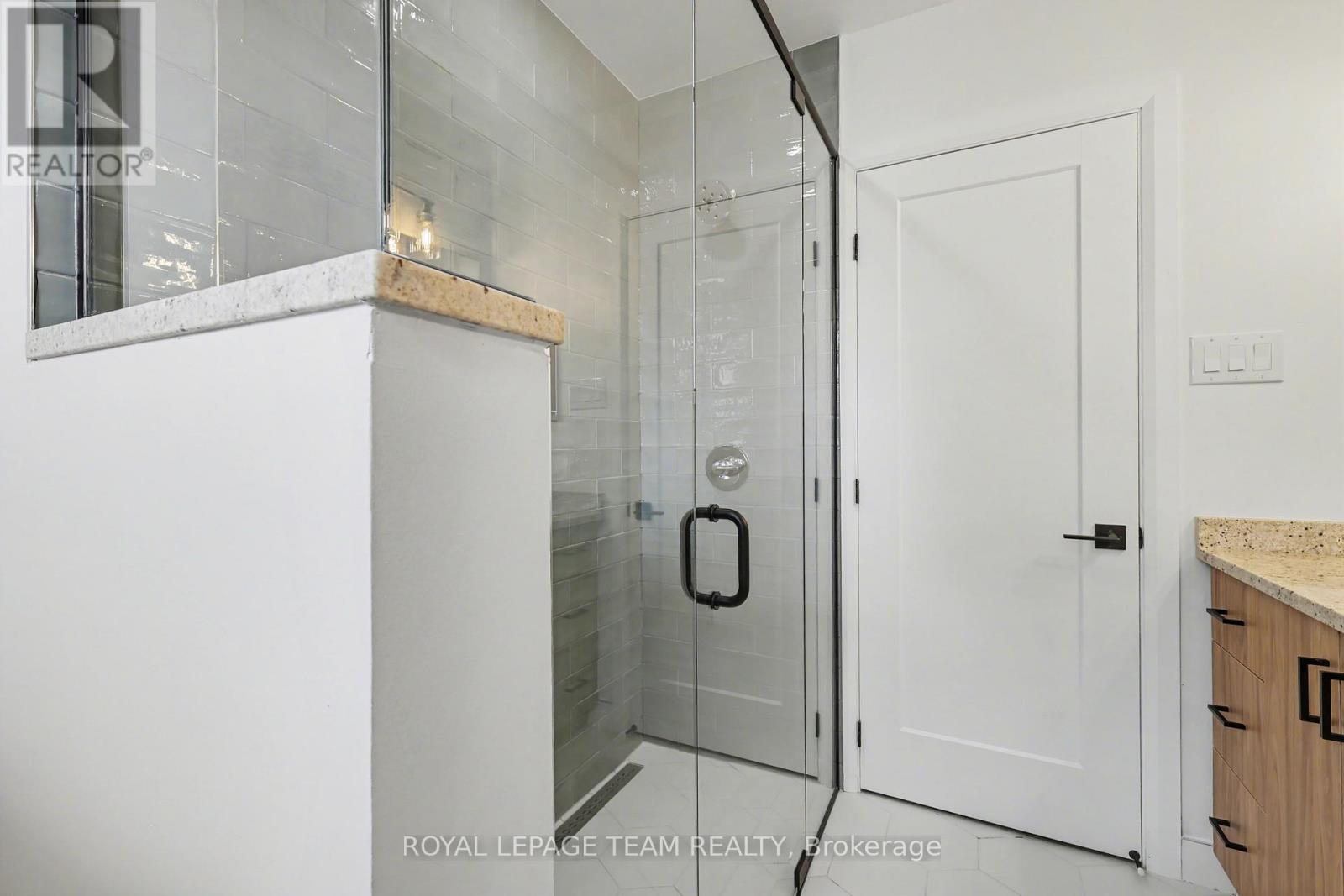 9 Greenwich Avenue, Ottawa, Ontario  K2E 5E7 - Photo 14 - X12959380