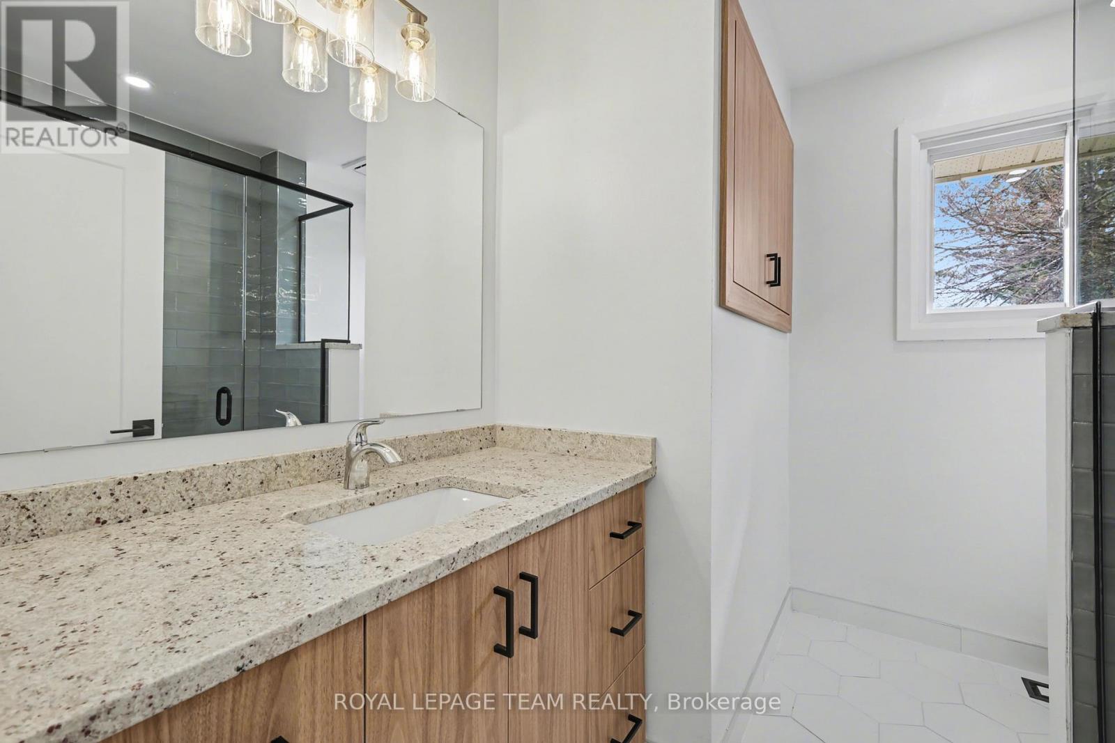 9 Greenwich Avenue, Ottawa, Ontario  K2E 5E7 - Photo 15 - X12959380