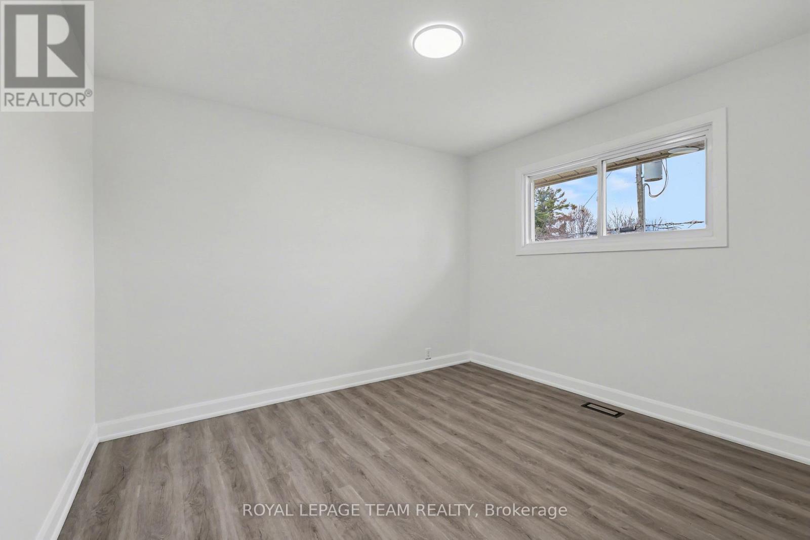 9 Greenwich Avenue, Ottawa, Ontario  K2E 5E7 - Photo 17 - X12959380