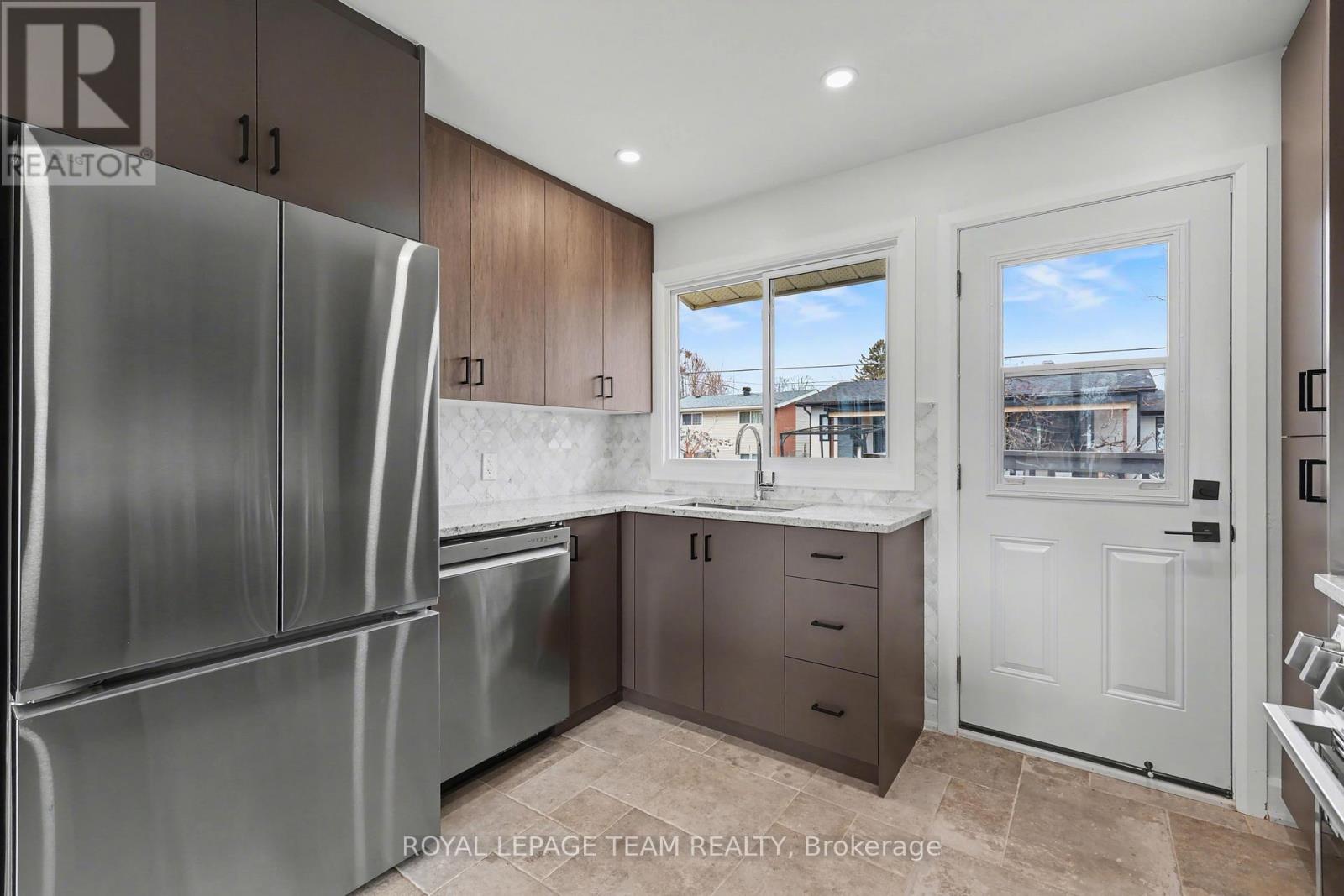 9 Greenwich Avenue, Ottawa, Ontario  K2E 5E7 - Photo 9 - X12959380