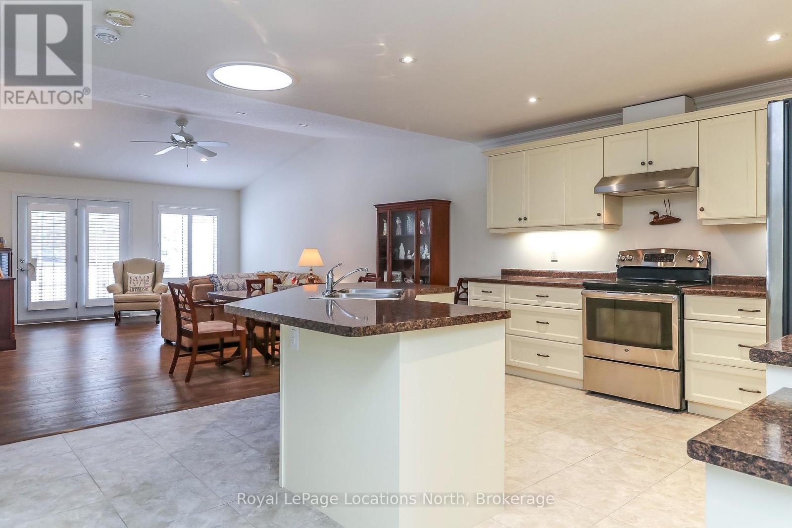 16 New York Avenue, Wasaga Beach, Ontario  L9Z 3A8 - Photo 17 - S12959528