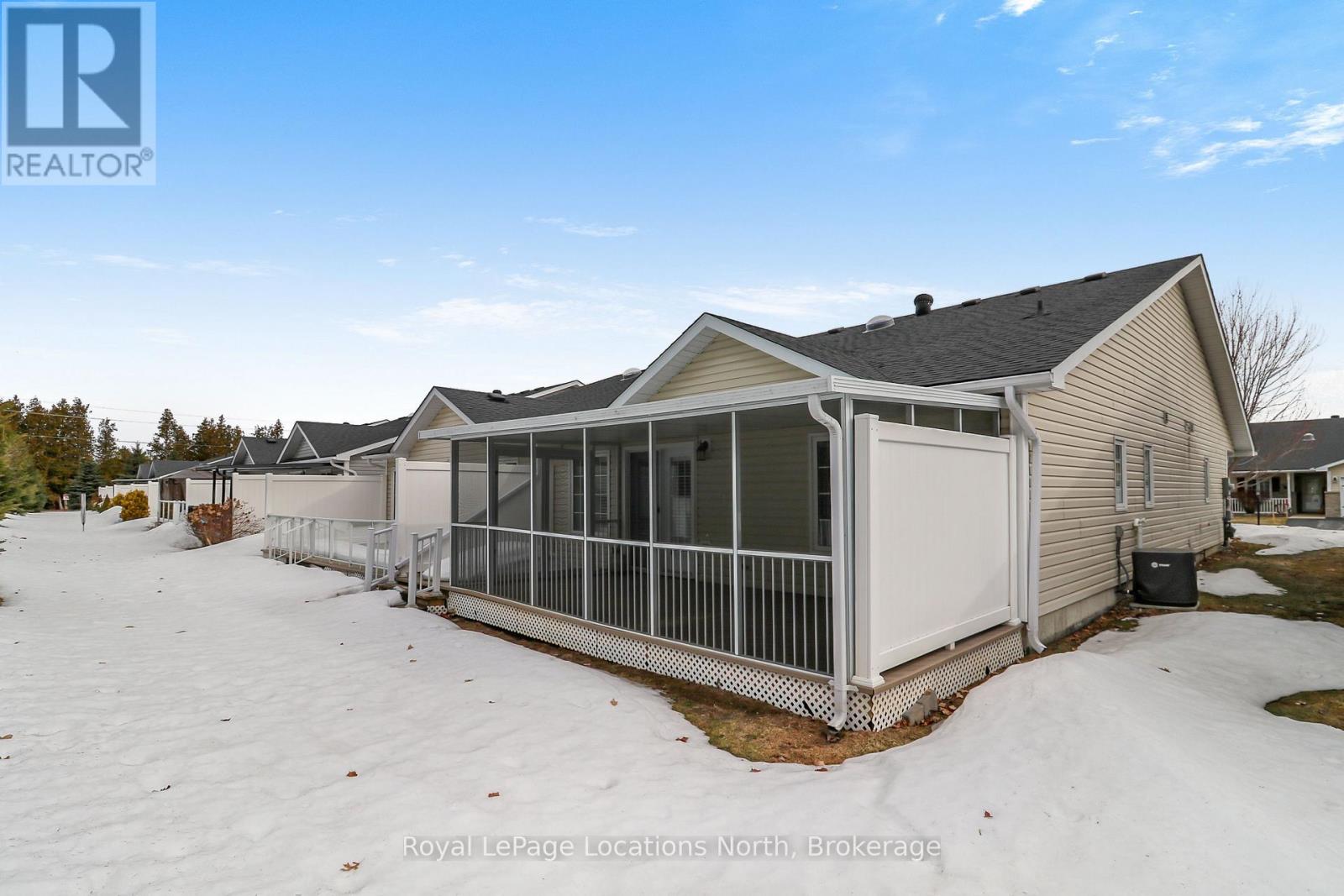 16 New York Avenue, Wasaga Beach, Ontario  L9Z 3A8 - Photo 2 - S12959528