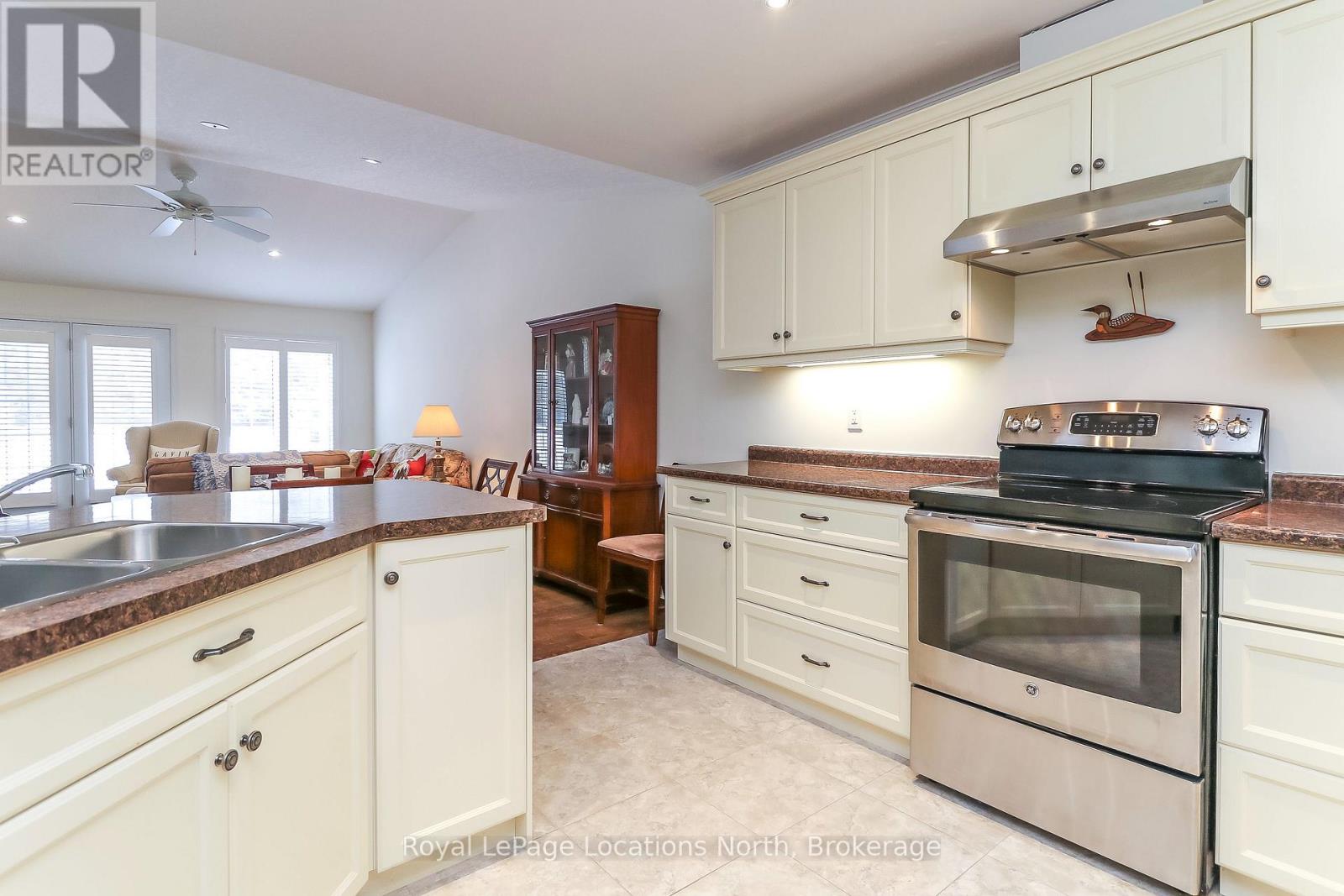 16 New York Avenue, Wasaga Beach, Ontario  L9Z 3A8 - Photo 21 - S12959528