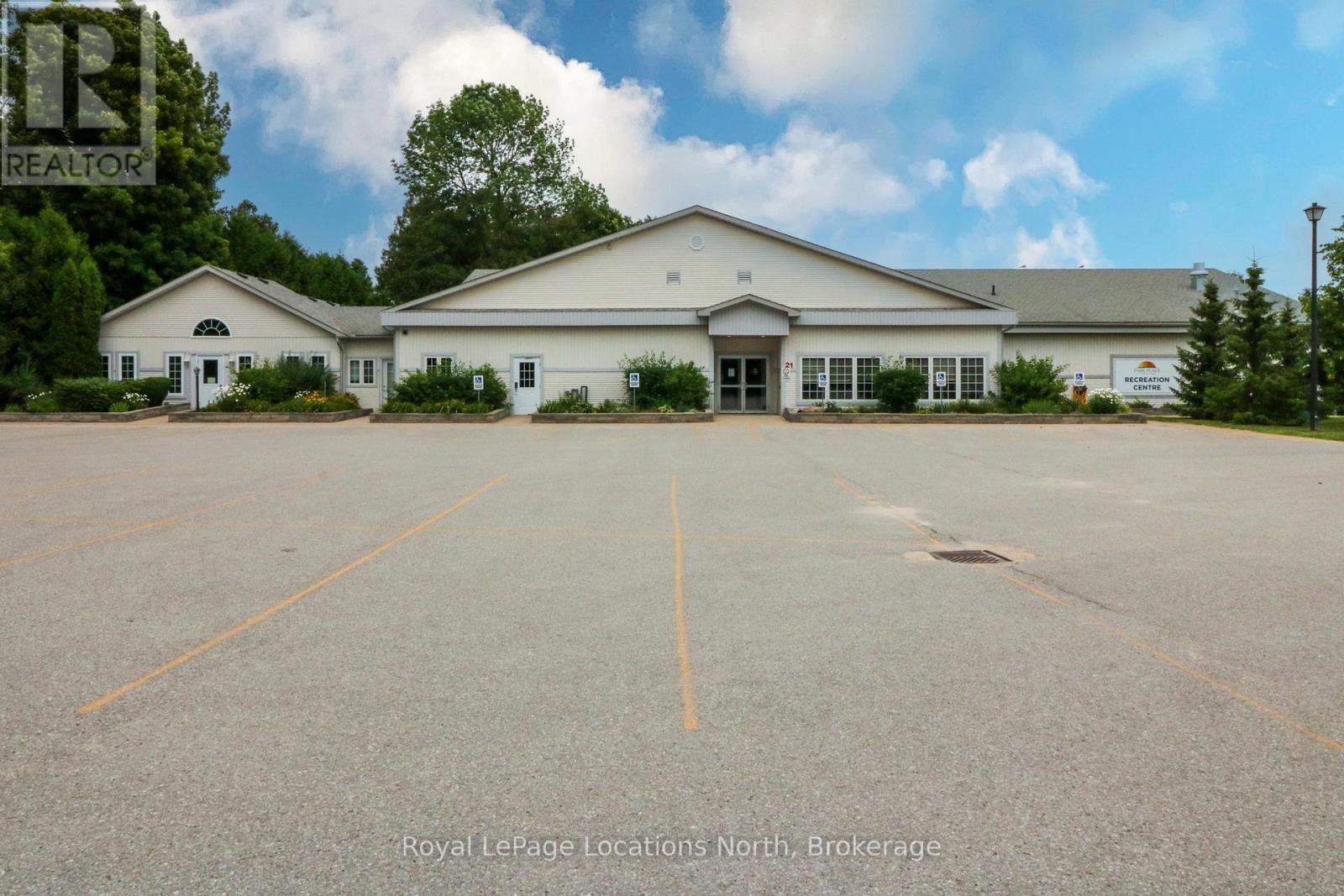 16 New York Avenue, Wasaga Beach, Ontario  L9Z 3A8 - Photo 33 - S12959528