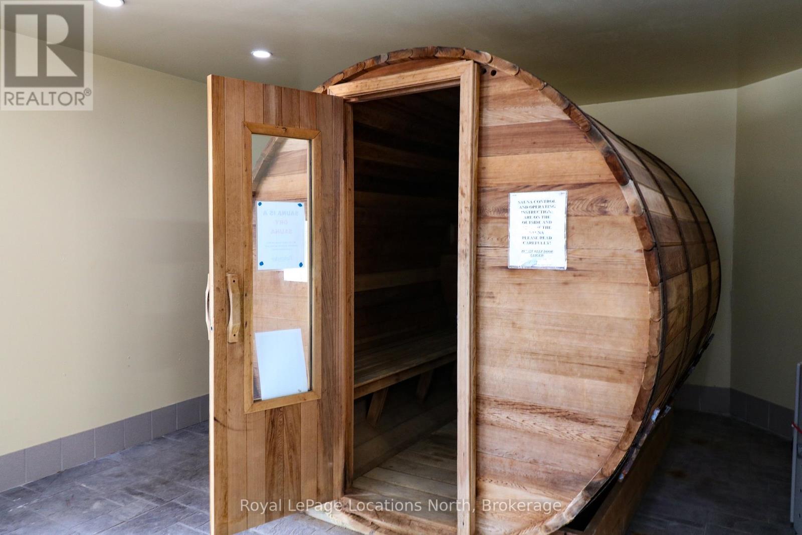 16 New York Avenue, Wasaga Beach, Ontario  L9Z 3A8 - Photo 36 - S12959528