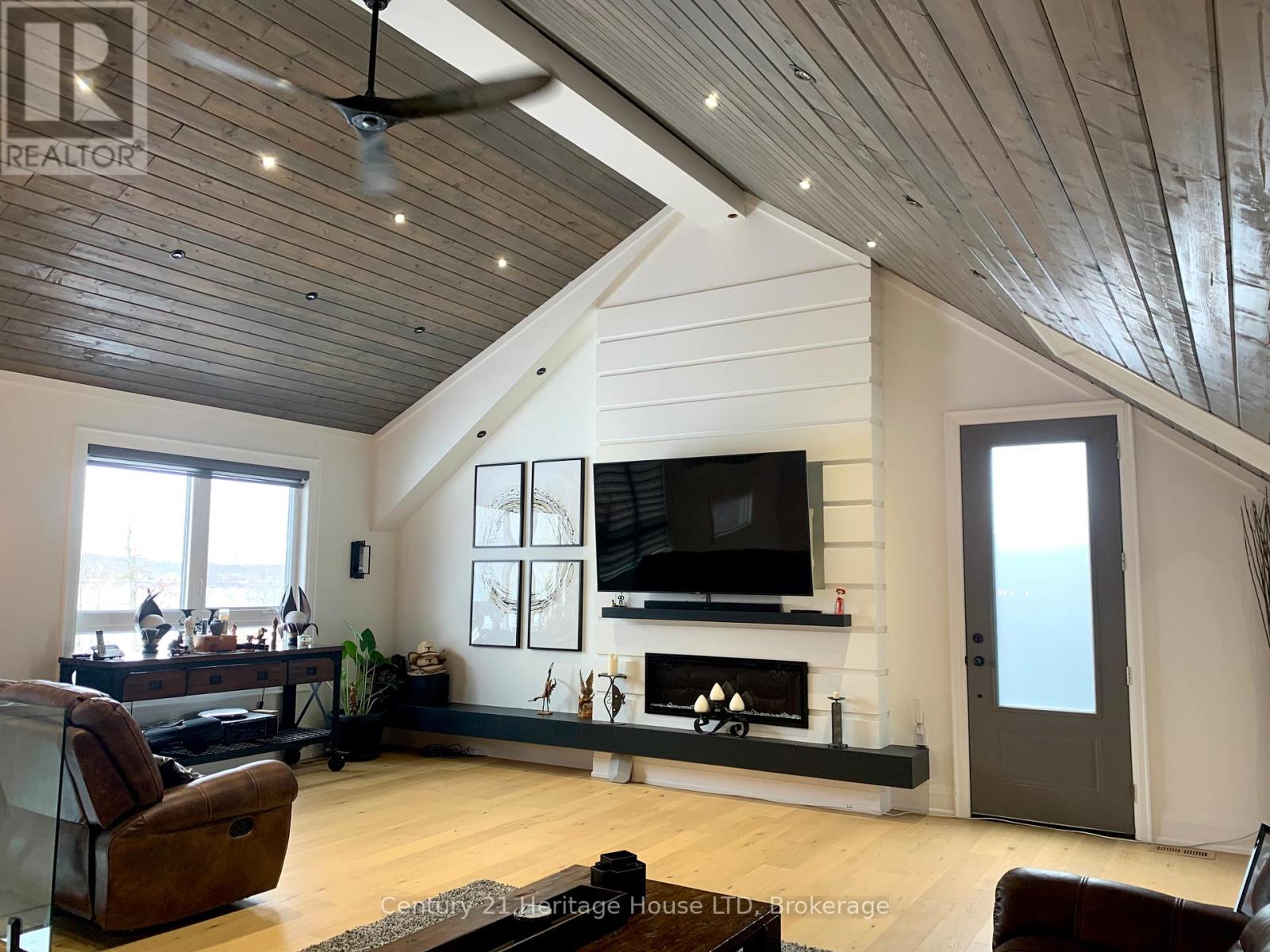 9785 Niagara River Parkway, Niagara Falls, Ontario  L2E 6S6 - Photo 17 - X12959378