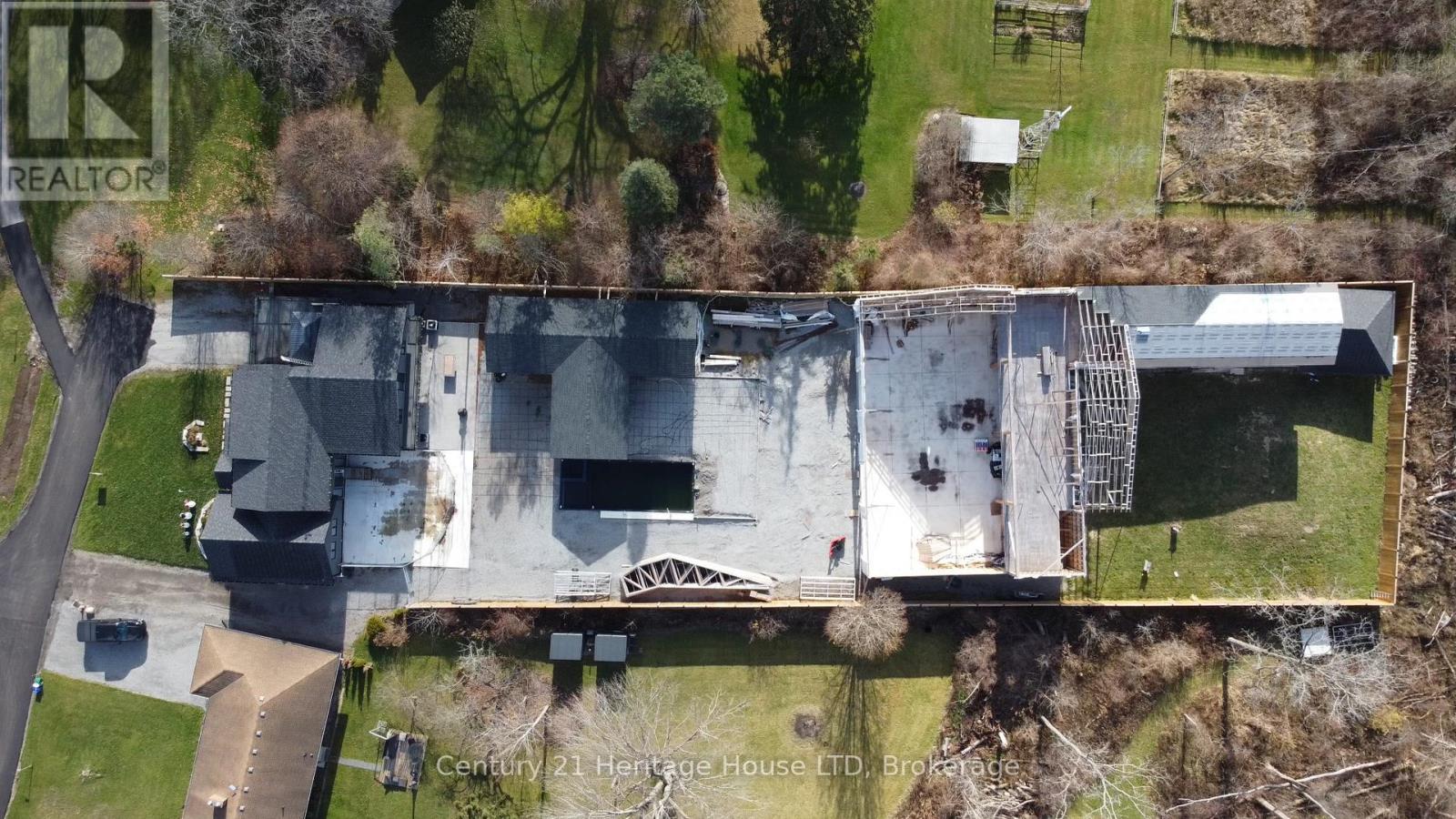 9785 Niagara River Parkway, Niagara Falls, Ontario  L2E 6S6 - Photo 2 - X12959378