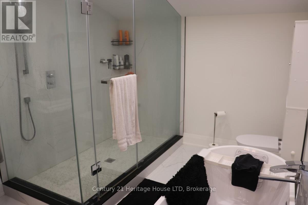 9785 Niagara River Parkway, Niagara Falls, Ontario  L2E 6S6 - Photo 23 - X12959378