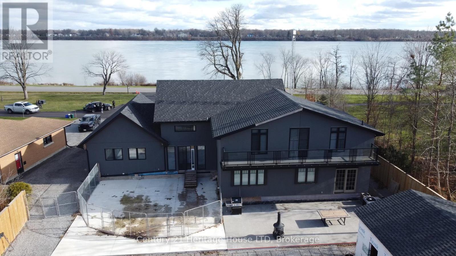 9785 Niagara River Parkway, Niagara Falls, Ontario  L2E 6S6 - Photo 3 - X12959378