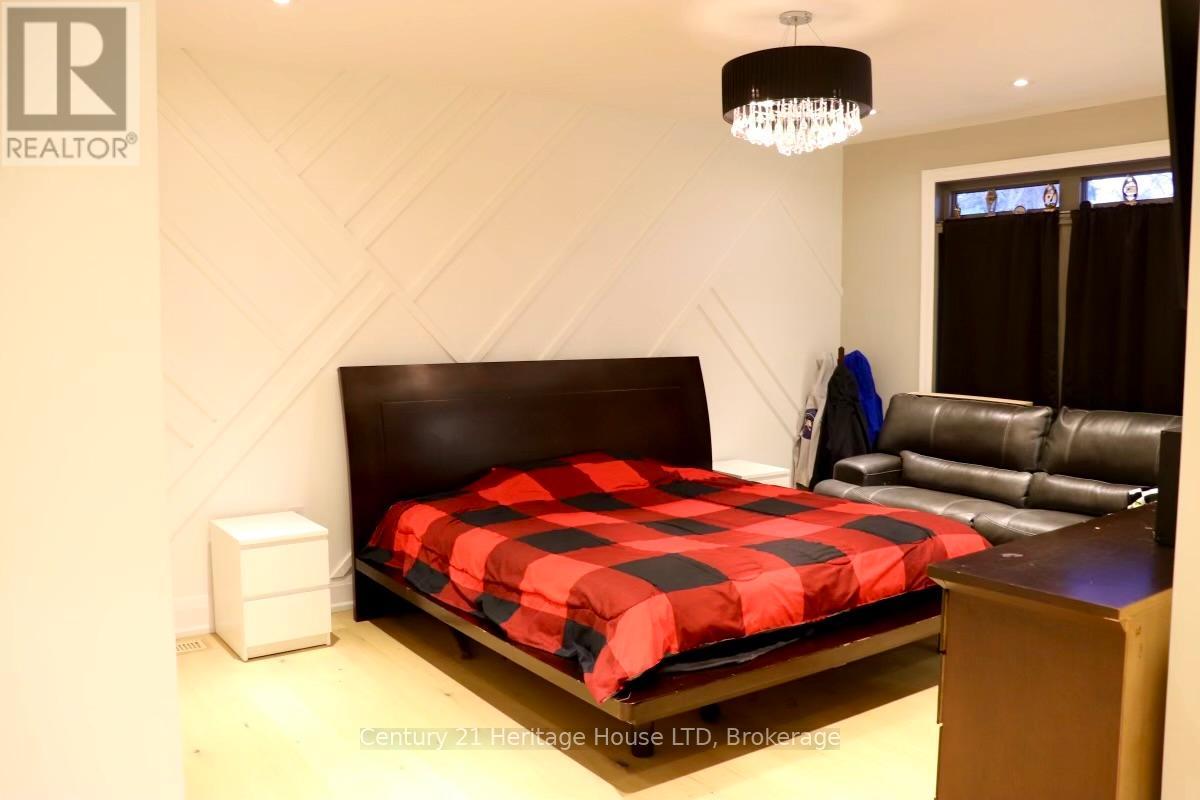 9785 Niagara River Parkway, Niagara Falls, Ontario  L2E 6S6 - Photo 37 - X12959378