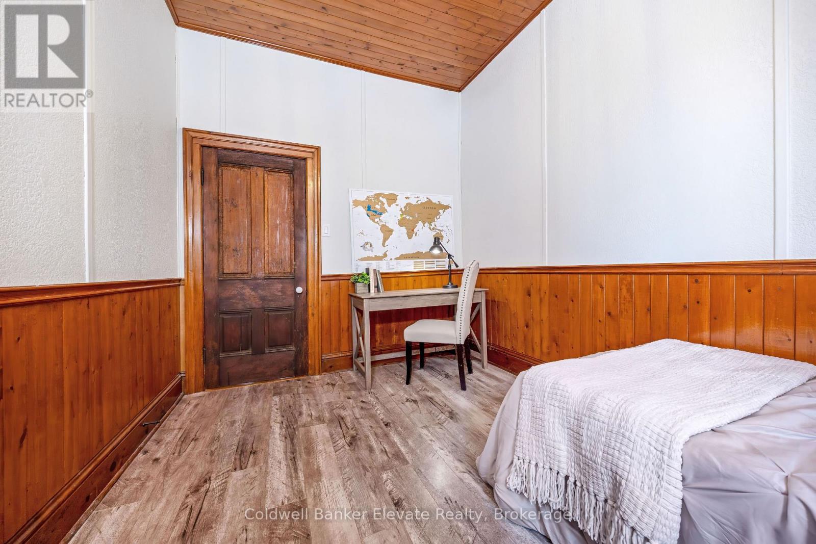 6 Queen Street, Halton Hills, Ontario  L7G 2E4 - Photo 13 - W12909692