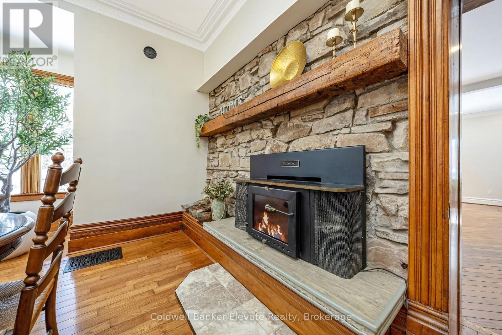 6 Queen Street, Halton Hills, Ontario  L7G 2E4 - Photo 8 - W12909692