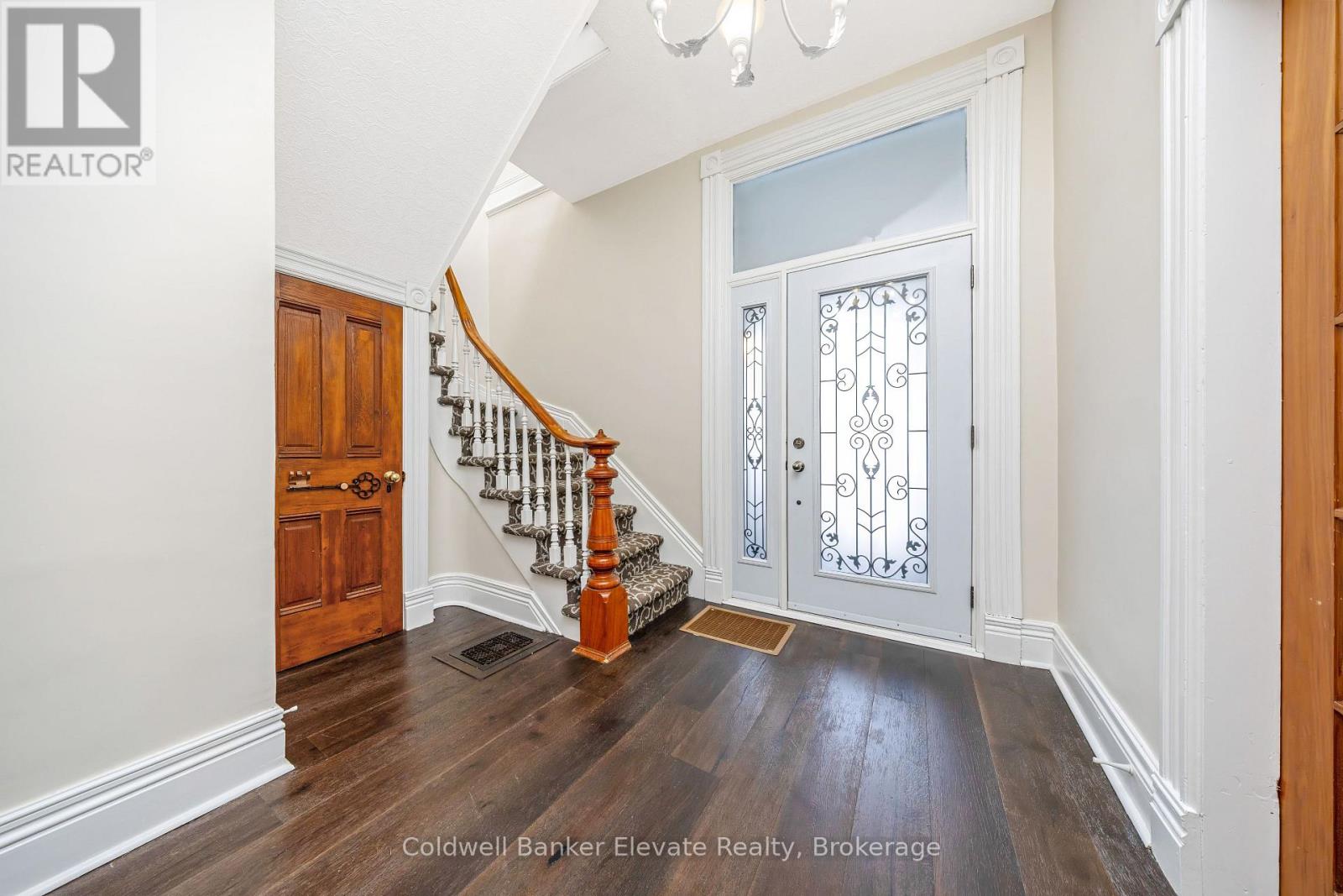 6 Queen Street, Halton Hills, Ontario  L7G 2E4 - Photo 4 - W12909692