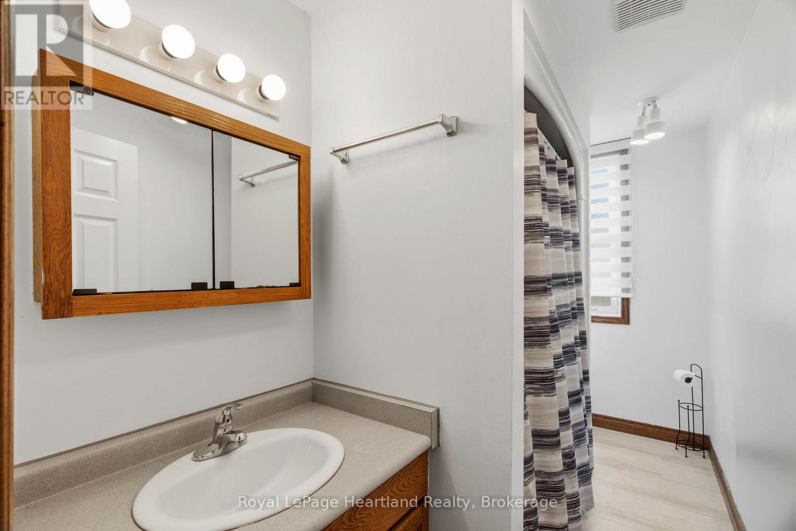 Photo 12 of 43 for 140 Rattenbury Street W