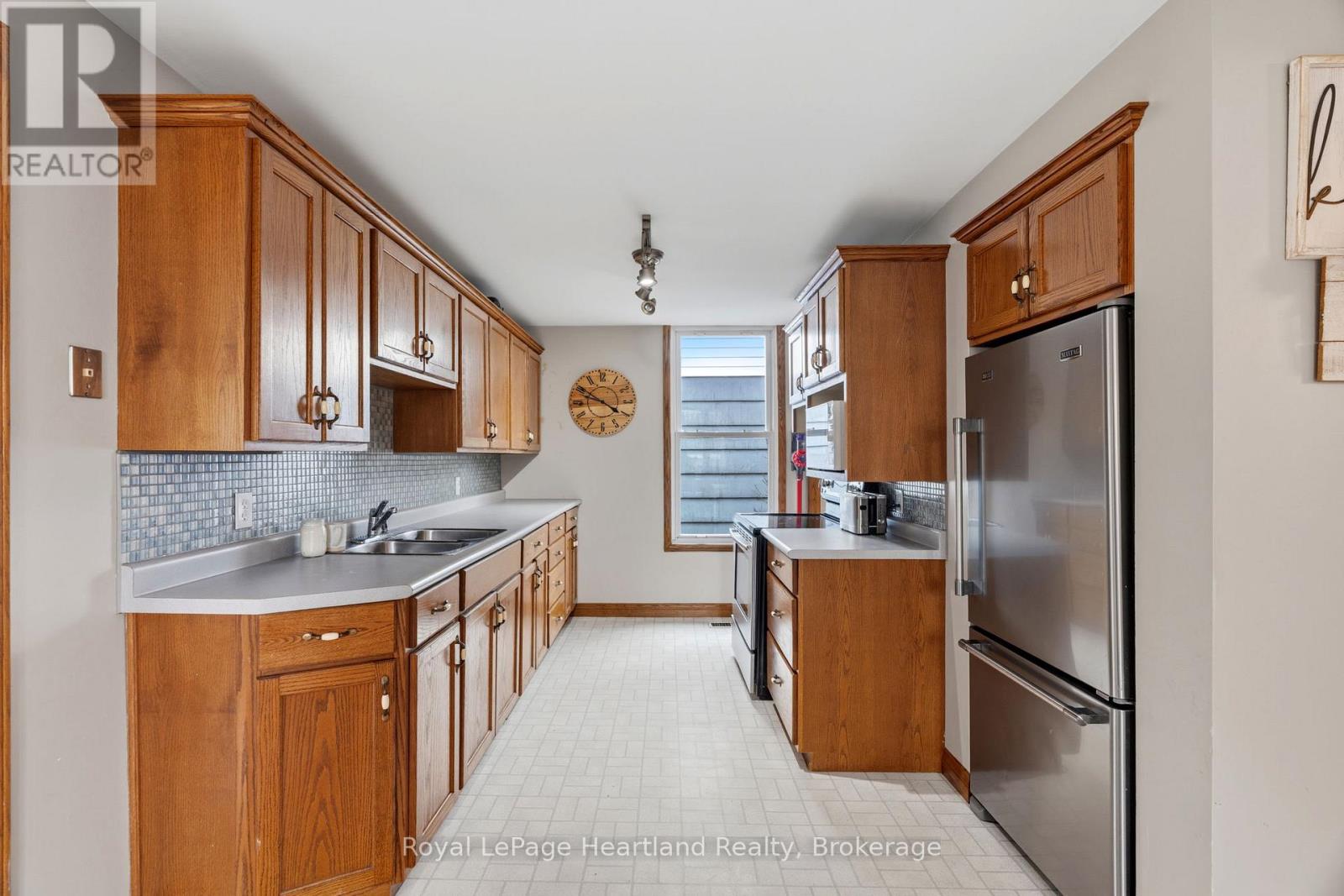 Photo 18 of 43 for 140 Rattenbury Street W