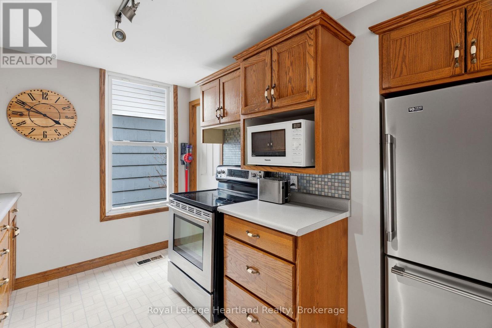 Photo 19 of 43 for 140 Rattenbury Street W