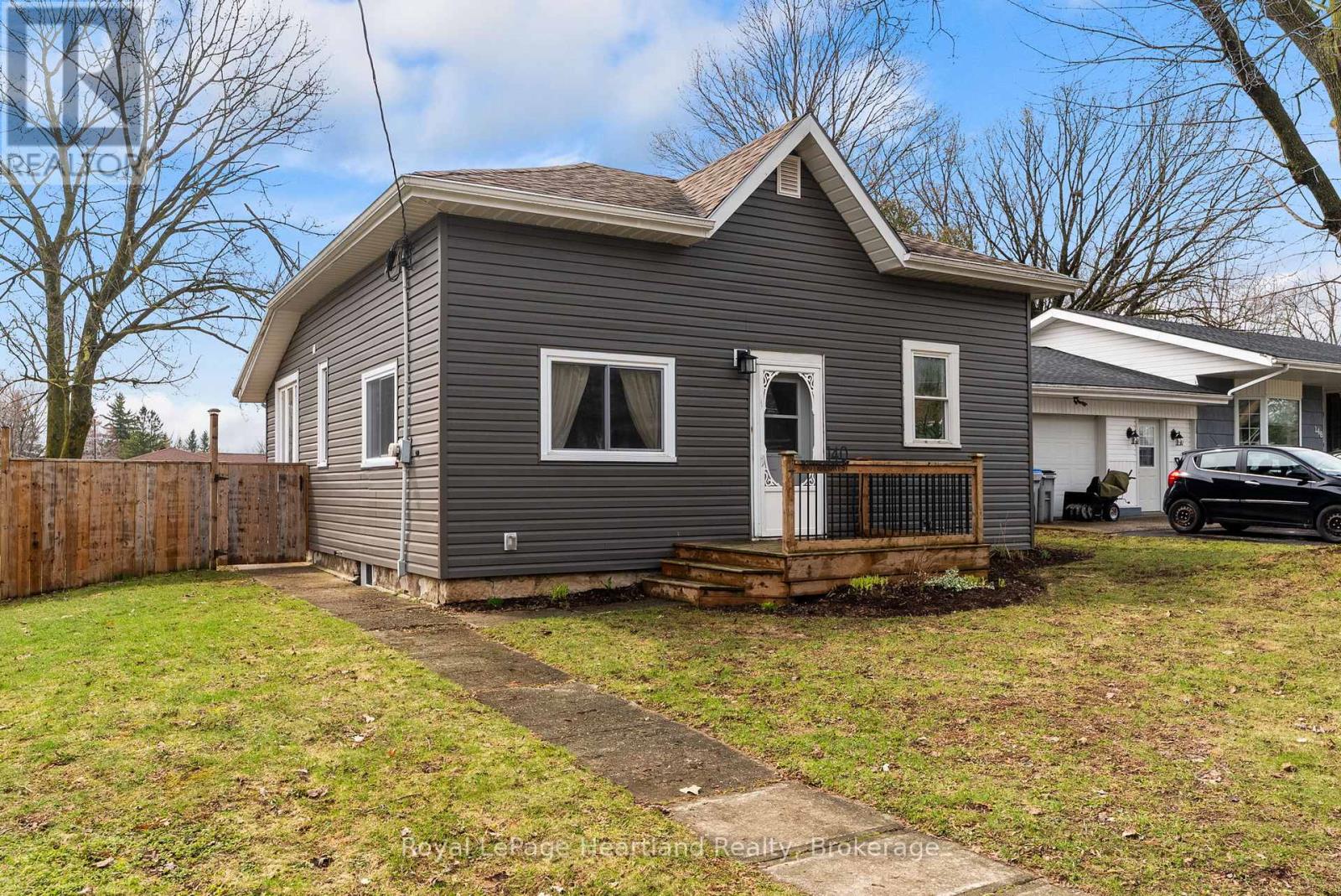 Photo 2 of 43 for 140 Rattenbury Street W