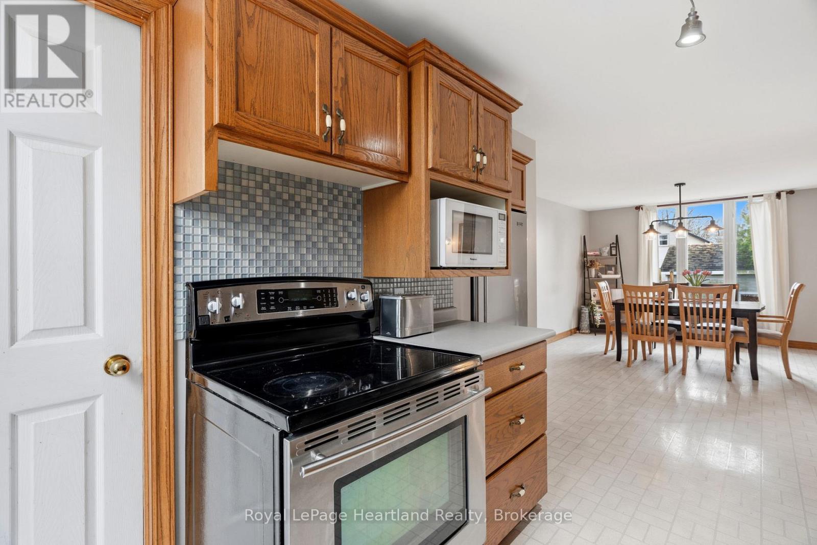 Photo 20 of 43 for 140 Rattenbury Street W