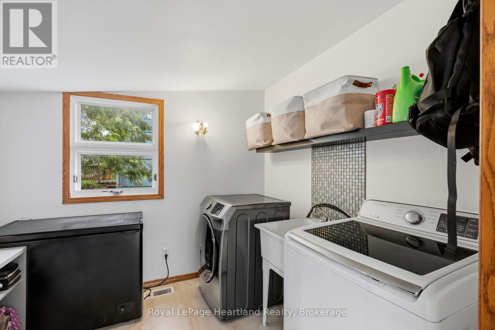 Photo 25 of 43 for 140 Rattenbury Street W