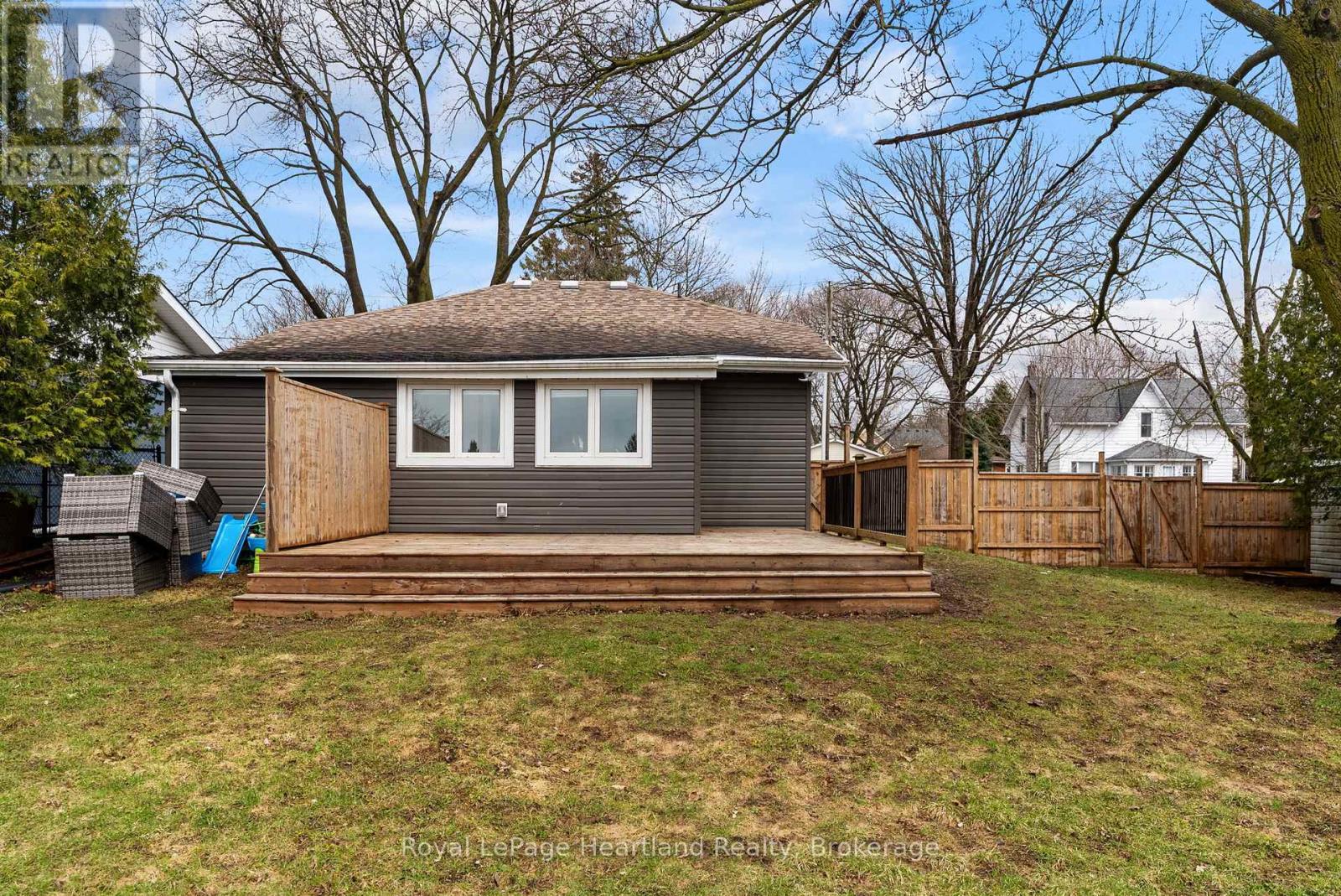 Photo 29 of 43 for 140 Rattenbury Street W