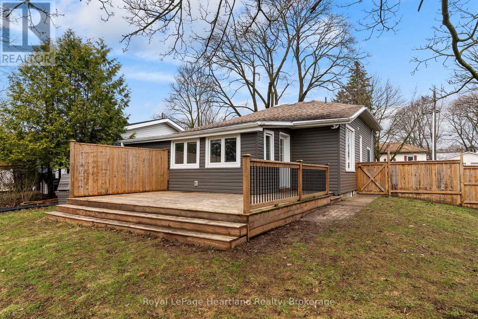 Photo 30 of 43 for 140 Rattenbury Street W