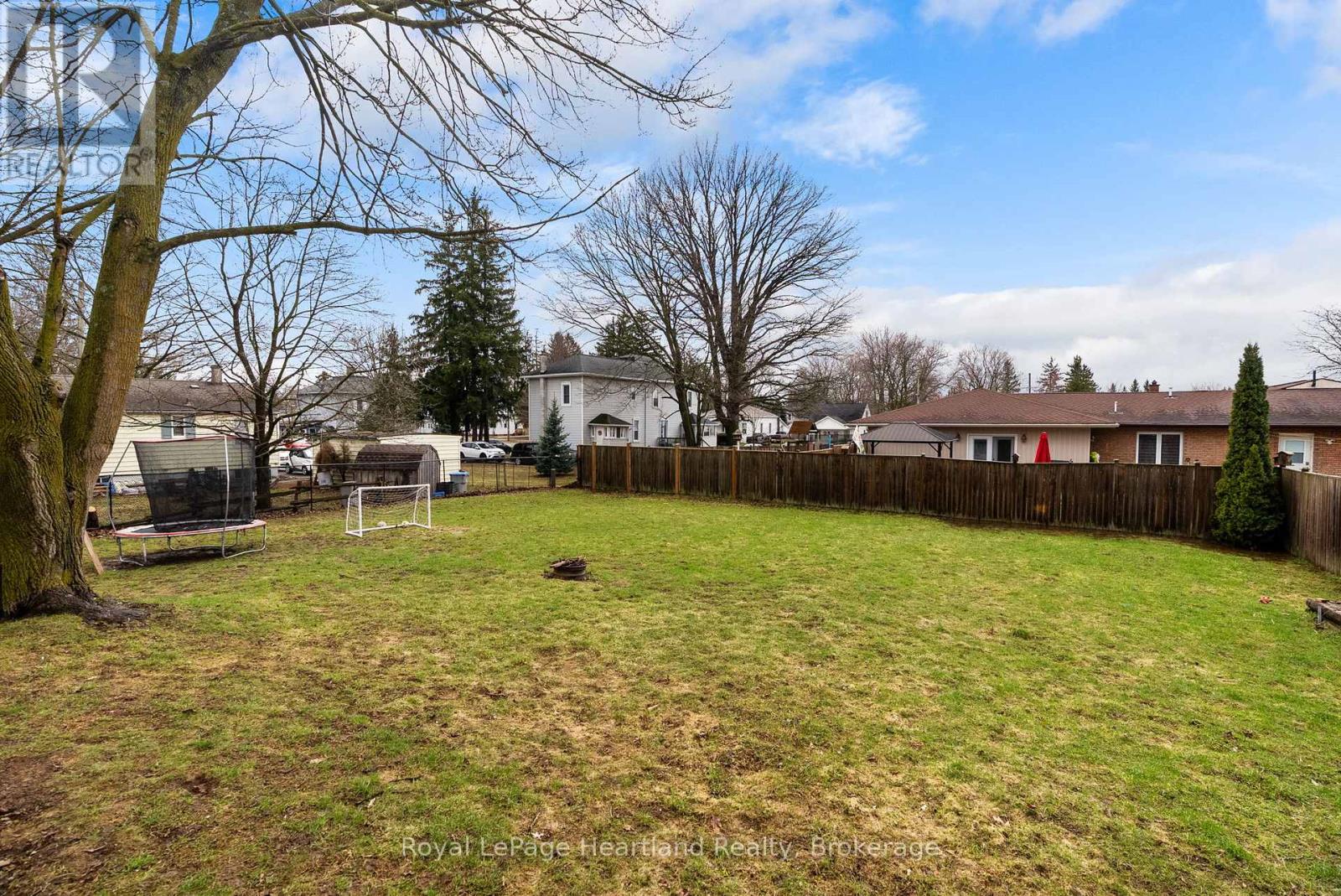 Photo 33 of 43 for 140 Rattenbury Street W