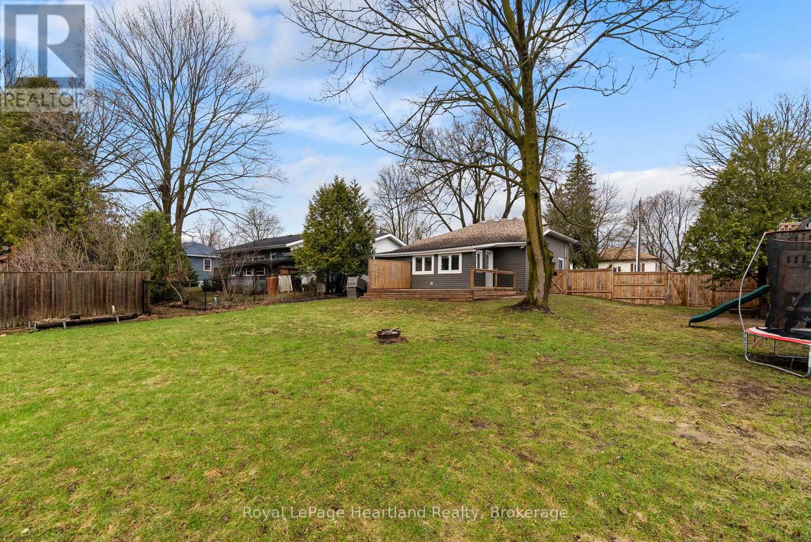 Photo 34 of 43 for 140 Rattenbury Street W