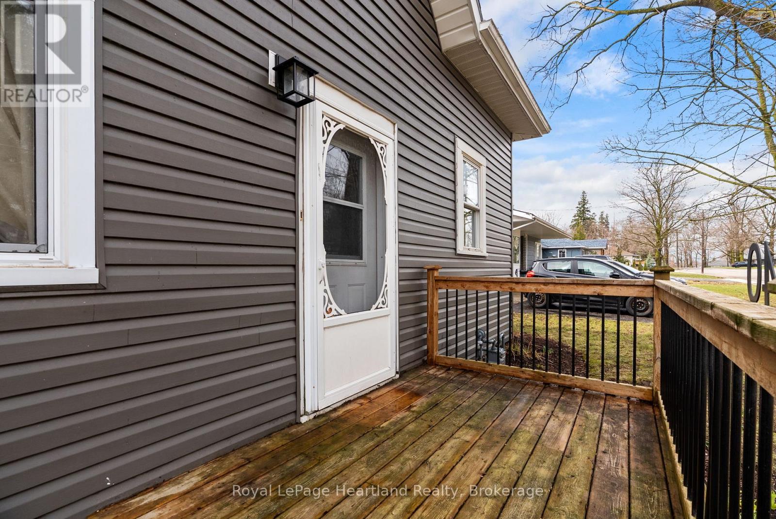 Photo 4 of 43 for 140 Rattenbury Street W