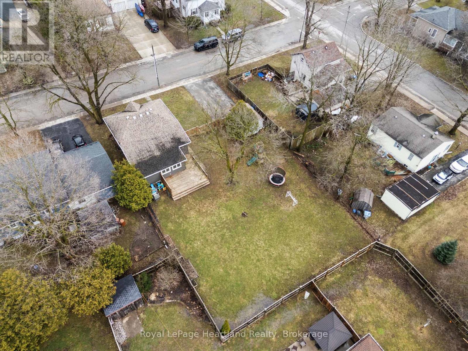 Photo 40 of 43 for 140 Rattenbury Street W