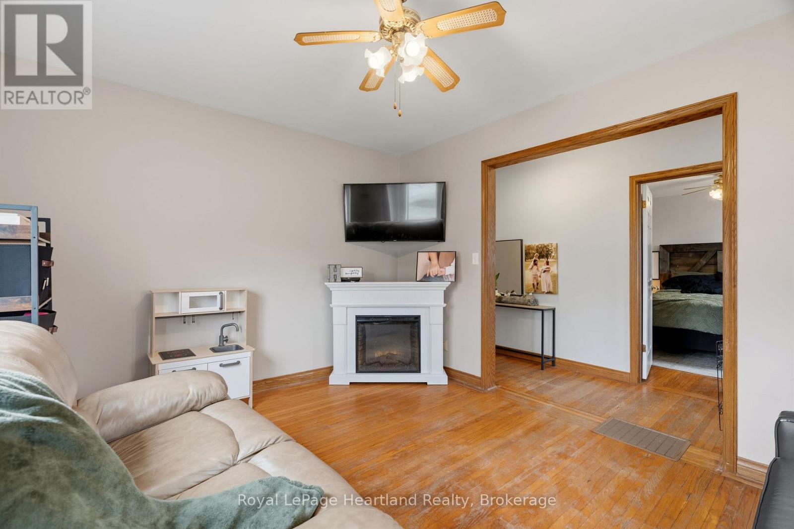 Photo 8 of 43 for 140 Rattenbury Street W