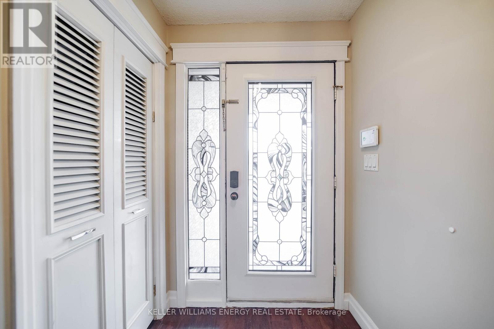 23 Downham Drive, Clarington, Ontario  L1C 4G9 - Photo 3 - E12959474