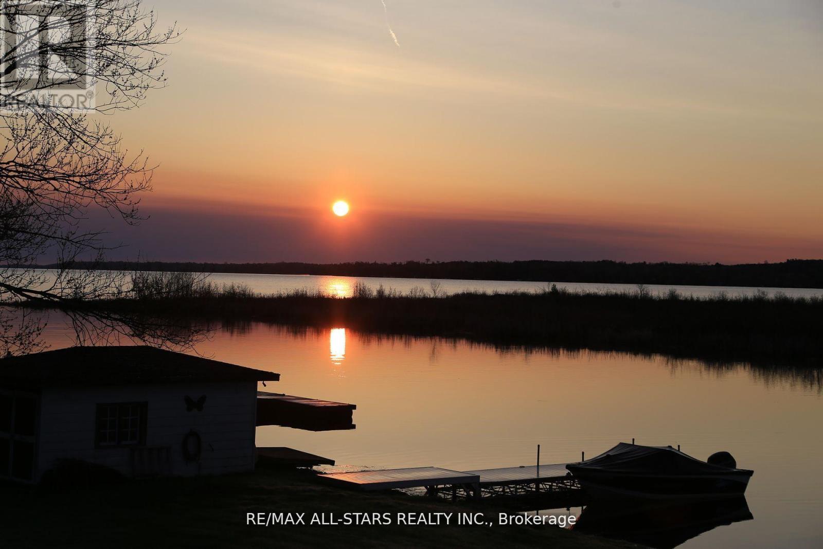 122 Fenelon Drive, Kawartha Lakes, Ontario  K0M 1G0 - Photo 2 - X12959356