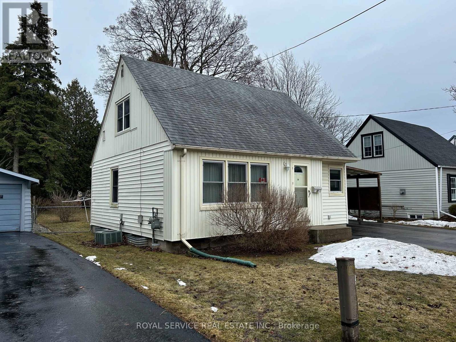 27 Caroline Street, Port Hope, Ontario  L1A 1Y6 - Photo 2 - X12959520