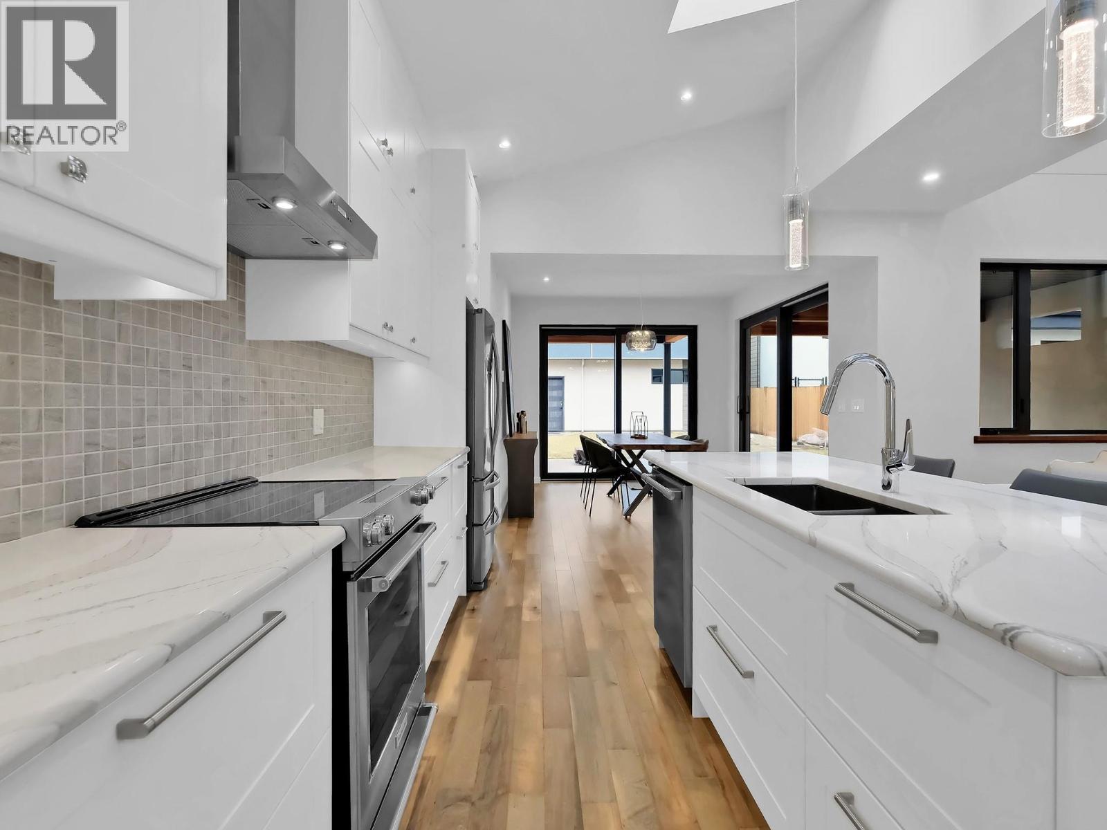 700 CHURCHILL Avenue Penticton Photo 9