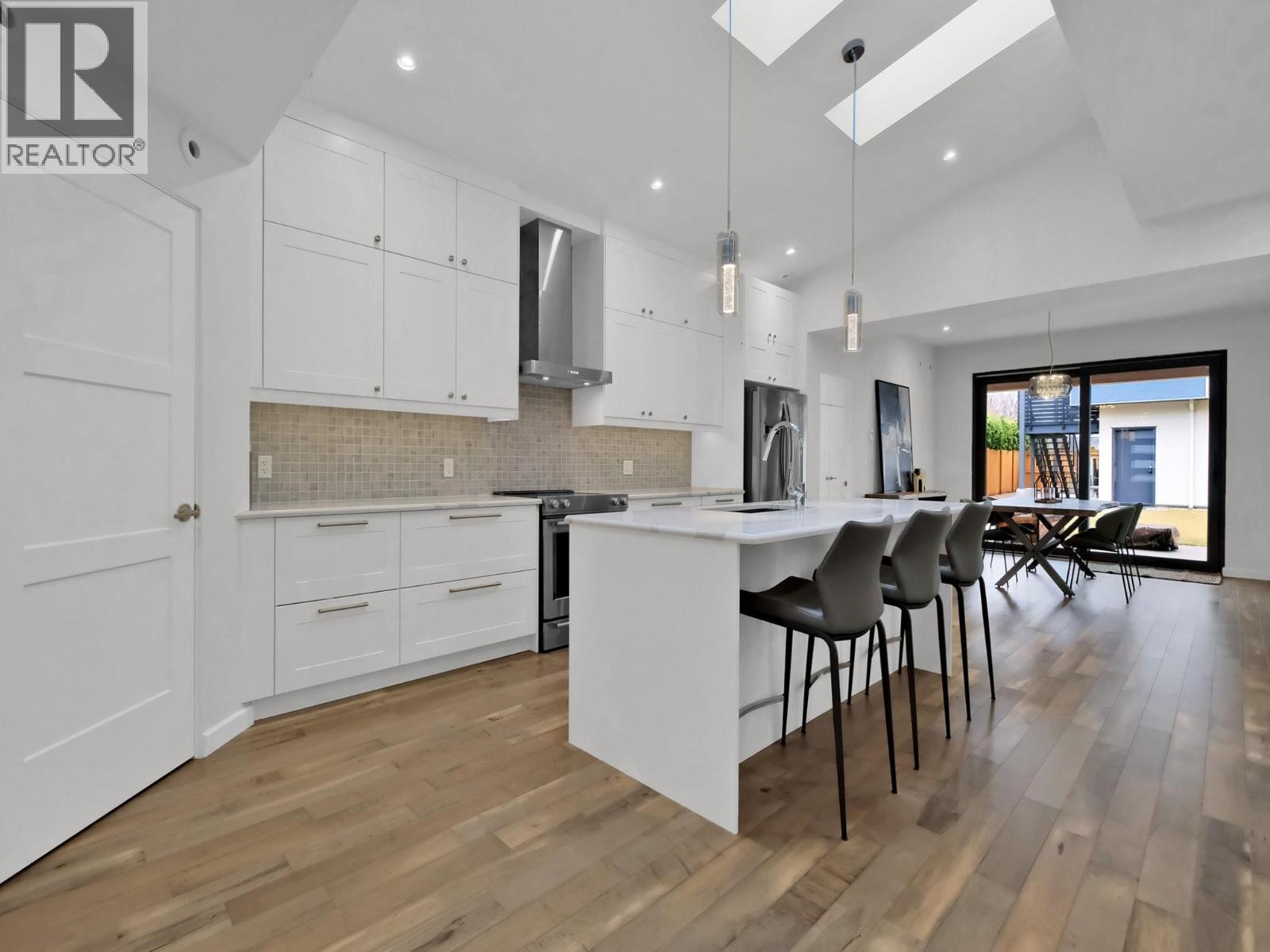 700 CHURCHILL Avenue Penticton Photo 8