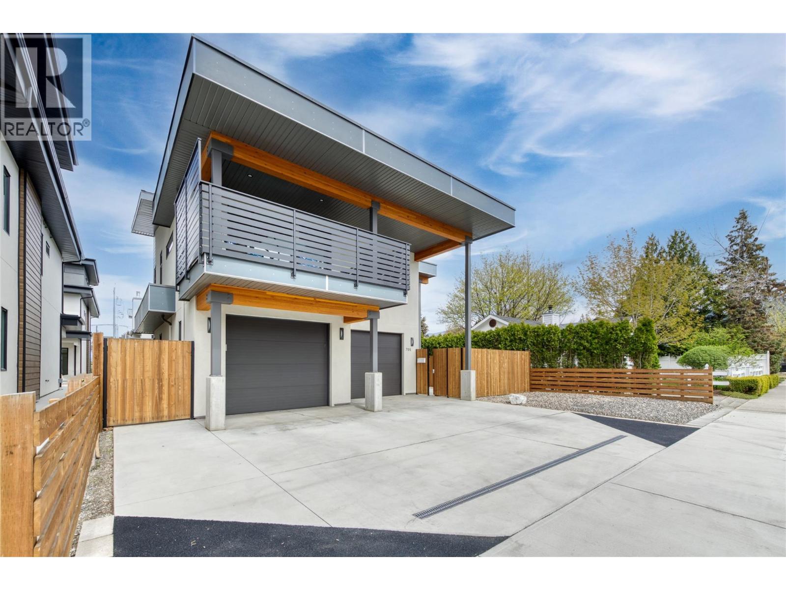 700 CHURCHILL Avenue Penticton Photo 2