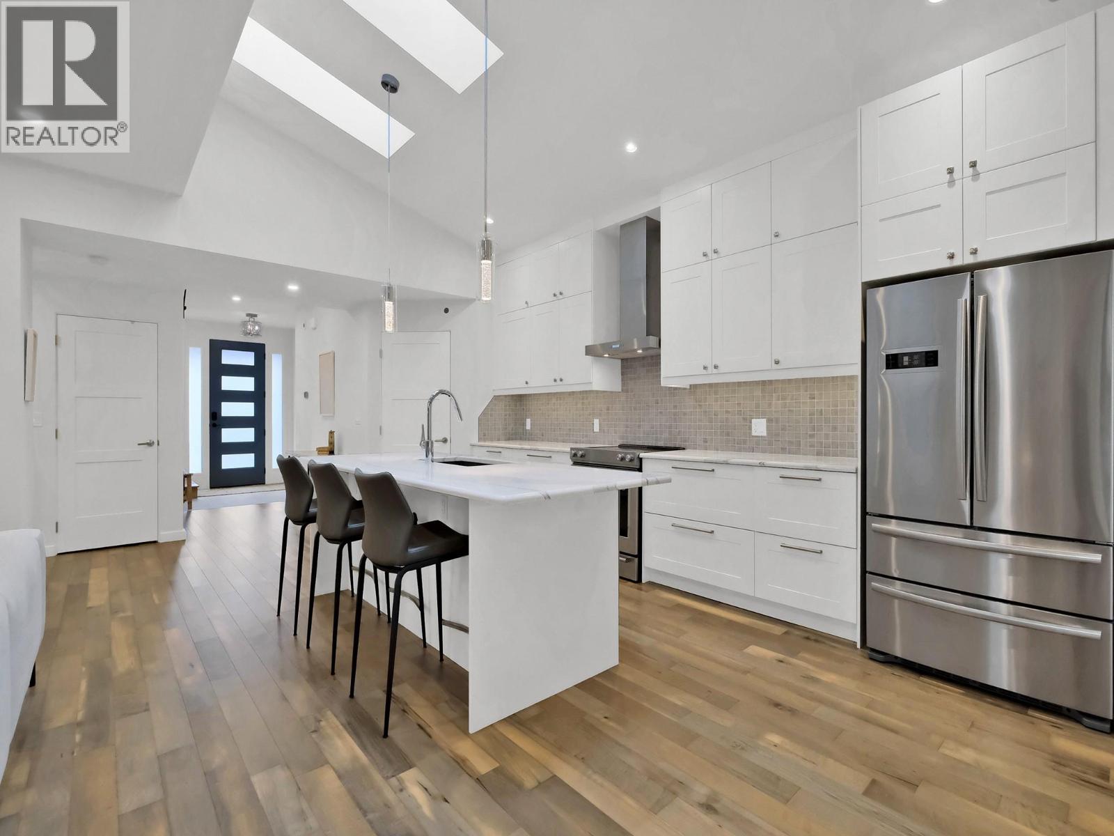 700 CHURCHILL Avenue Penticton Photo 6