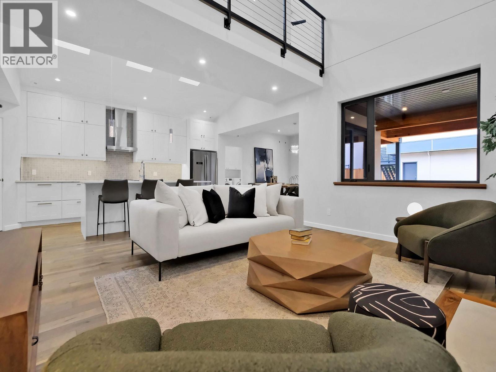 700 CHURCHILL Avenue Penticton Photo 4