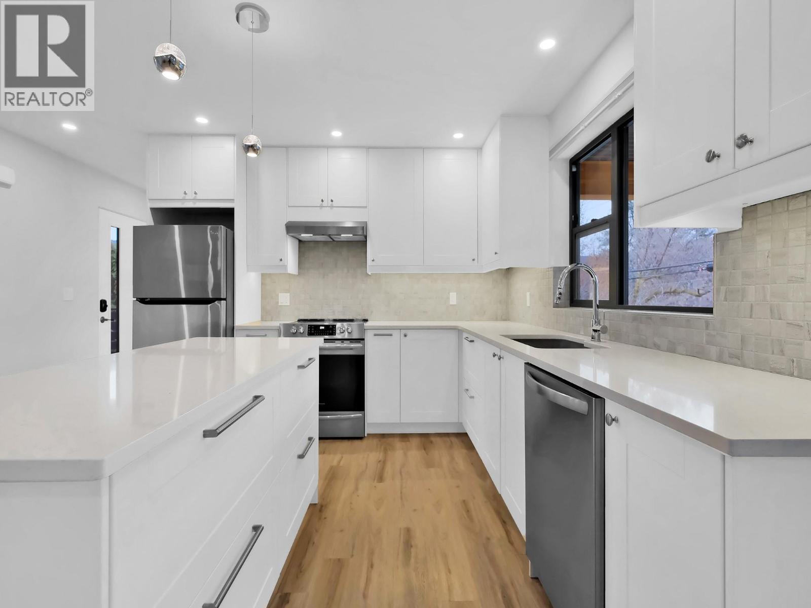 700 CHURCHILL Avenue Penticton Photo 35