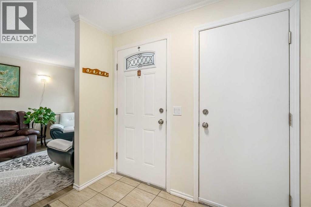 43 Millrise Crescent Sw, Calgary, Alberta  T2Y 2H7 - Photo 4 - A2288261