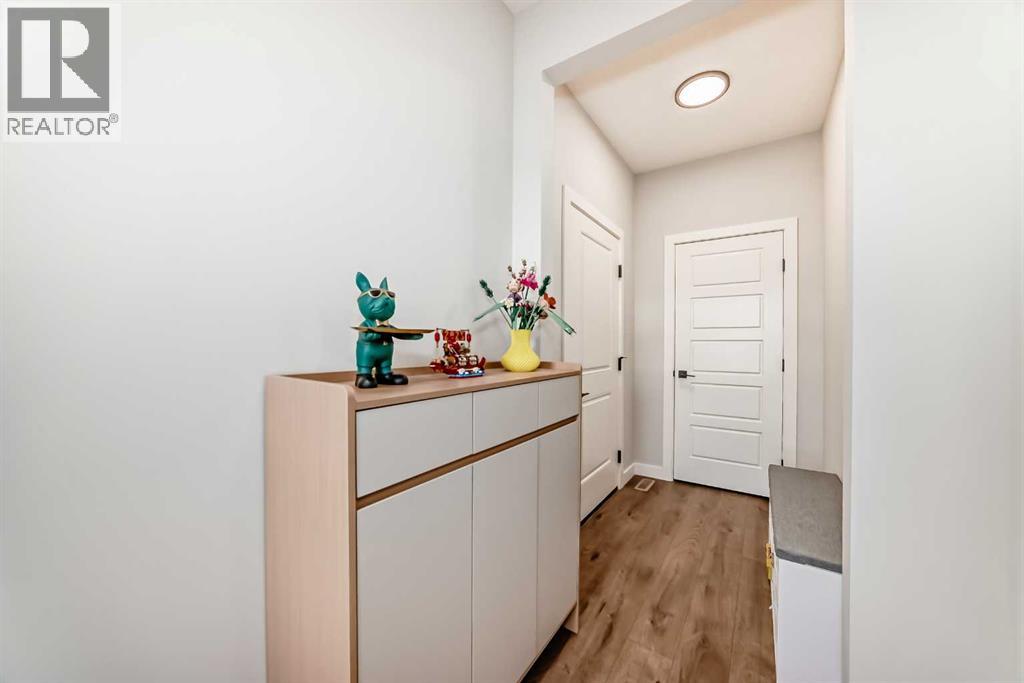 47 Amblefield Grove Nw, Calgary, Alberta T3P 2B7 - Photo 6 - A2295378