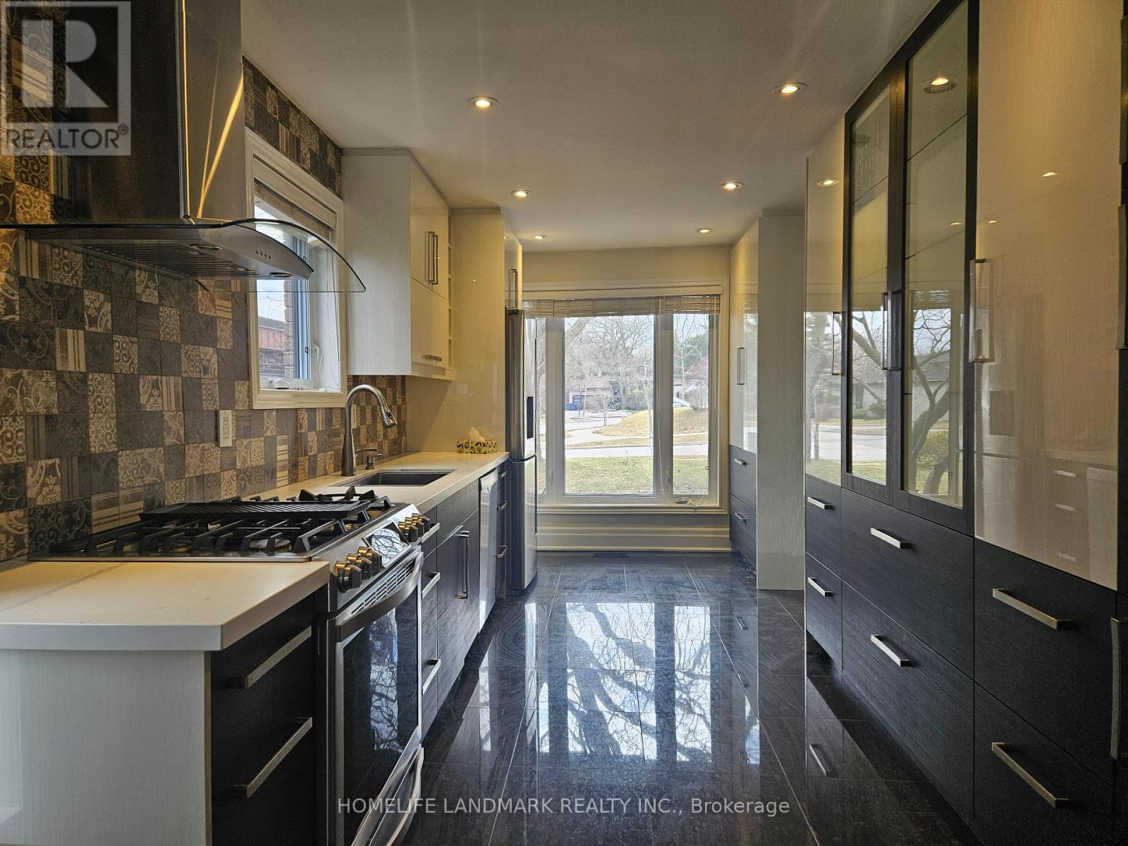 22 Coreydale Court, Toronto, Ontario  M3H 4T2 - Photo 5 - C12959388