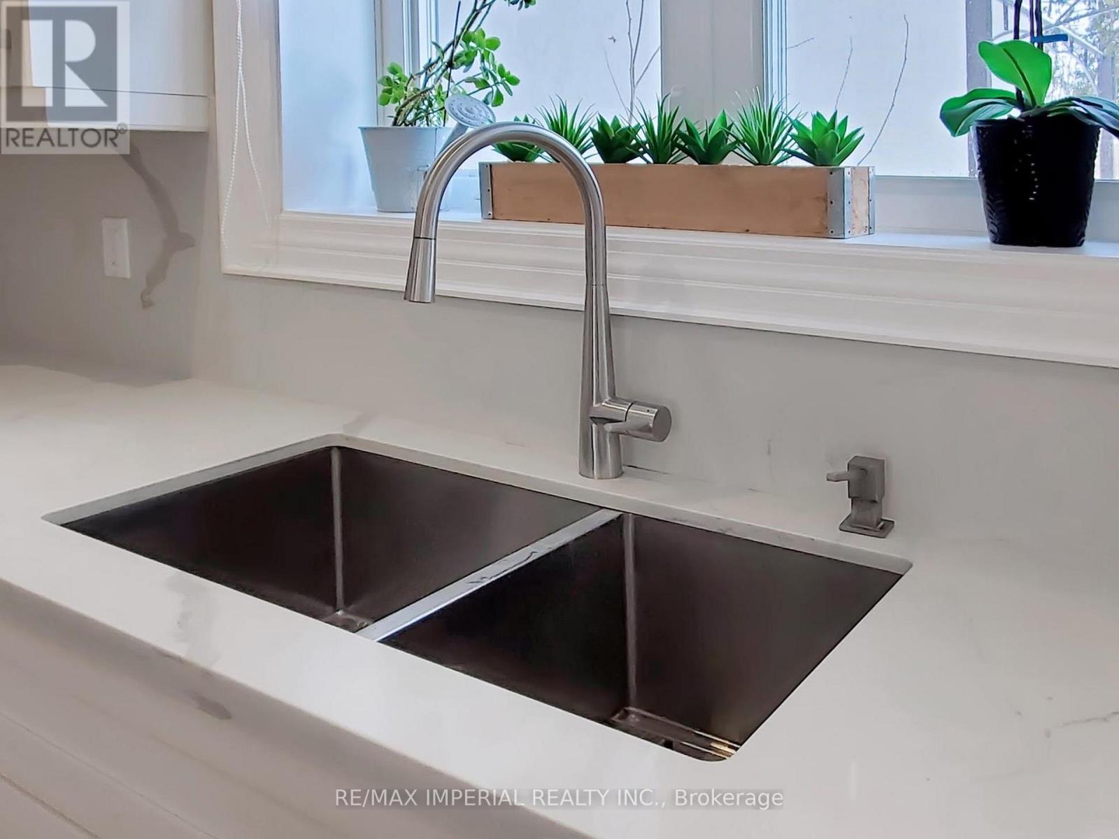 35 Waddington Crescent, Toronto, Ontario  M2J 2Z9 - Photo 10 - C12959430