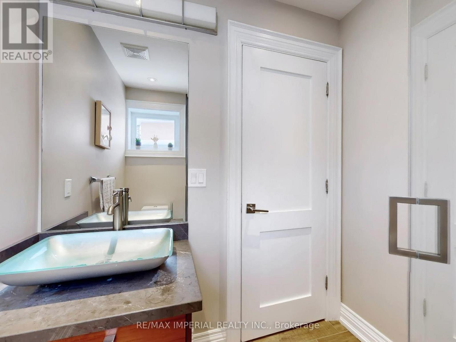 35 Waddington Crescent, Toronto, Ontario  M2J 2Z9 - Photo 15 - C12959430