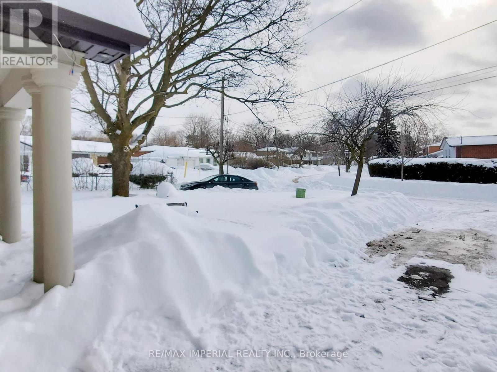 35 Waddington Crescent, Toronto, Ontario  M2J 2Z9 - Photo 2 - C12959430