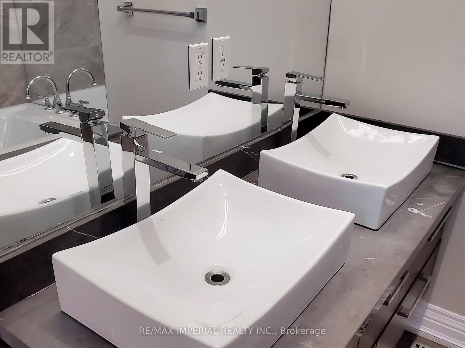 35 Waddington Crescent, Toronto, Ontario  M2J 2Z9 - Photo 24 - C12959430