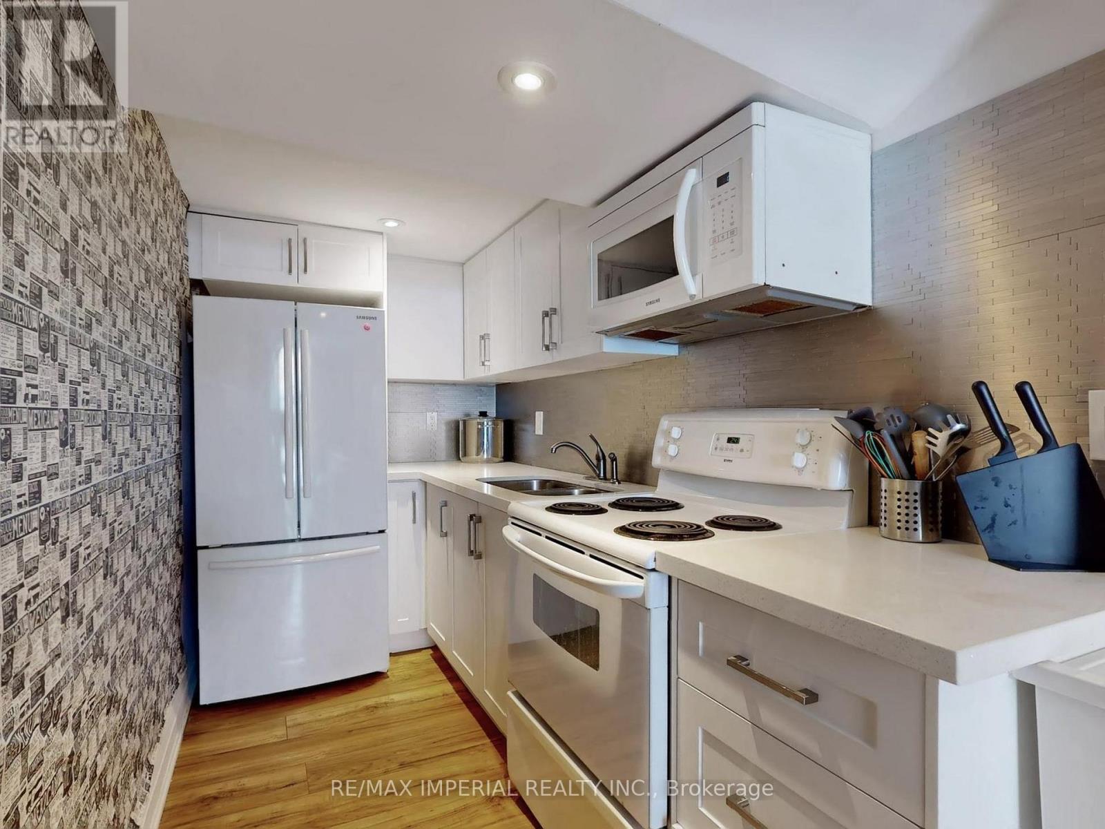 35 Waddington Crescent, Toronto, Ontario  M2J 2Z9 - Photo 33 - C12959430